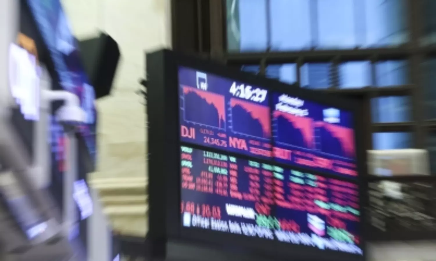 US stocks rise higher ahead of Fed Chair Powells speech
