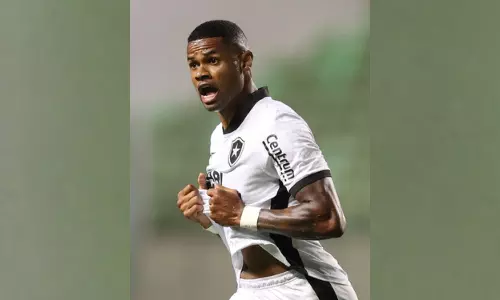 Junior Santos leads Botafogo closer to Serie A title Junior Santos leads Botafogo closer to Serie A title