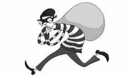 Theft accused escapes from custody