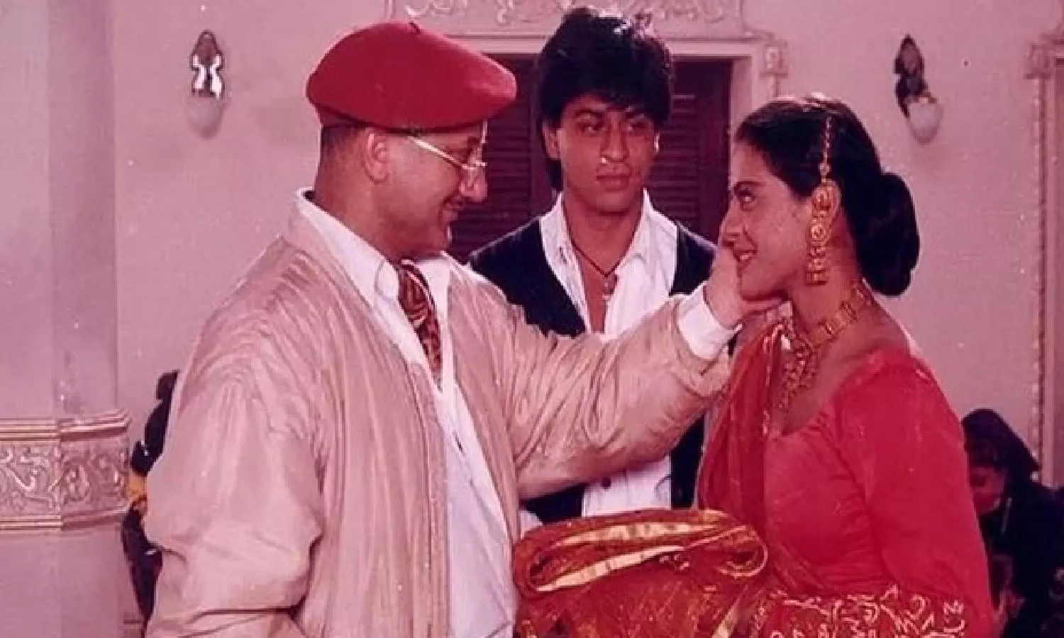 Anupam Kher shares stills from DDLJ as it clocks 28 years Anupam Kher shares stills from DDLJ as it clocks 28 years