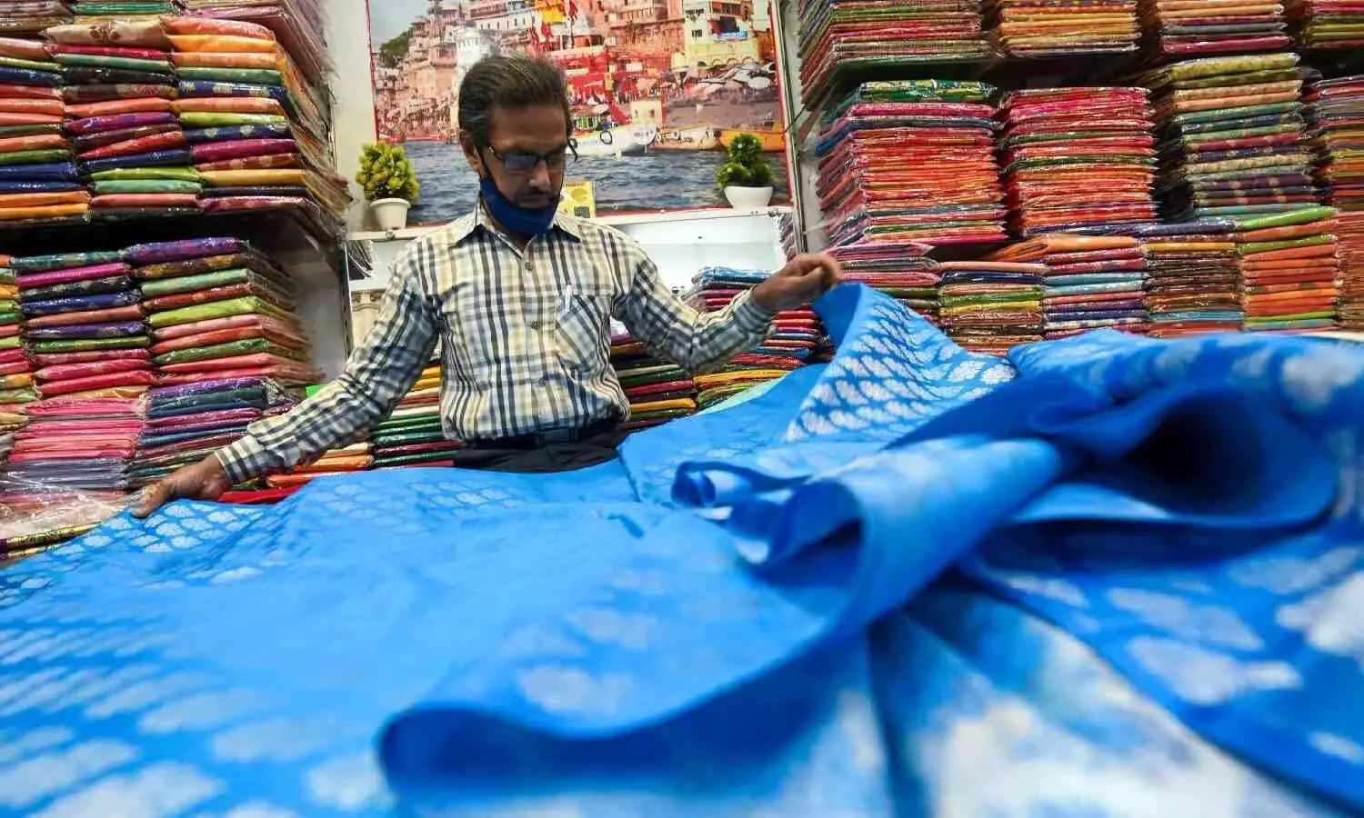 Kancheepuram back in business as Aippasi marks the brisk sale of silk sarees