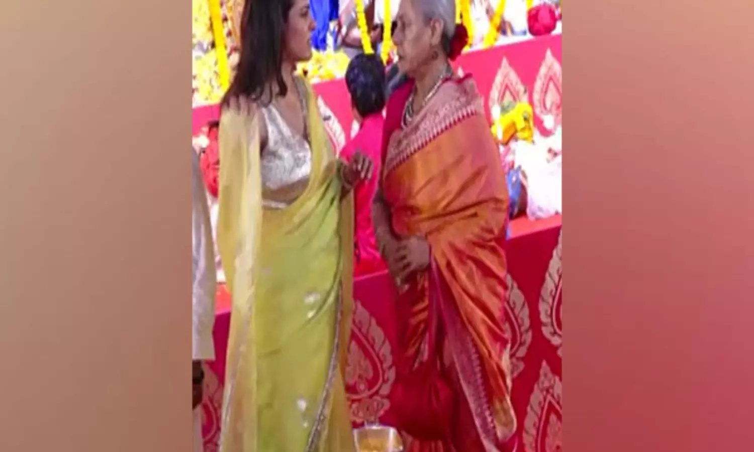Mumbai: Kajol, Jaya Bachchan offer prayers at Sarbojanin Durga Puja