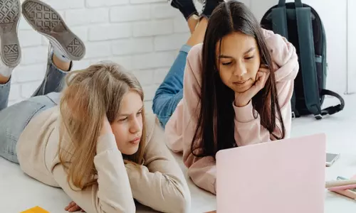 Many teens drop out of sports because they believe they dont appear well in photos: Study