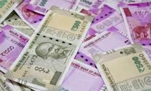 Four transgenders attack private firm staff, escape with cash