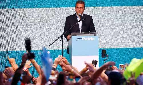 Argentinas Peronists soar in election to seal run-off with radical Milei