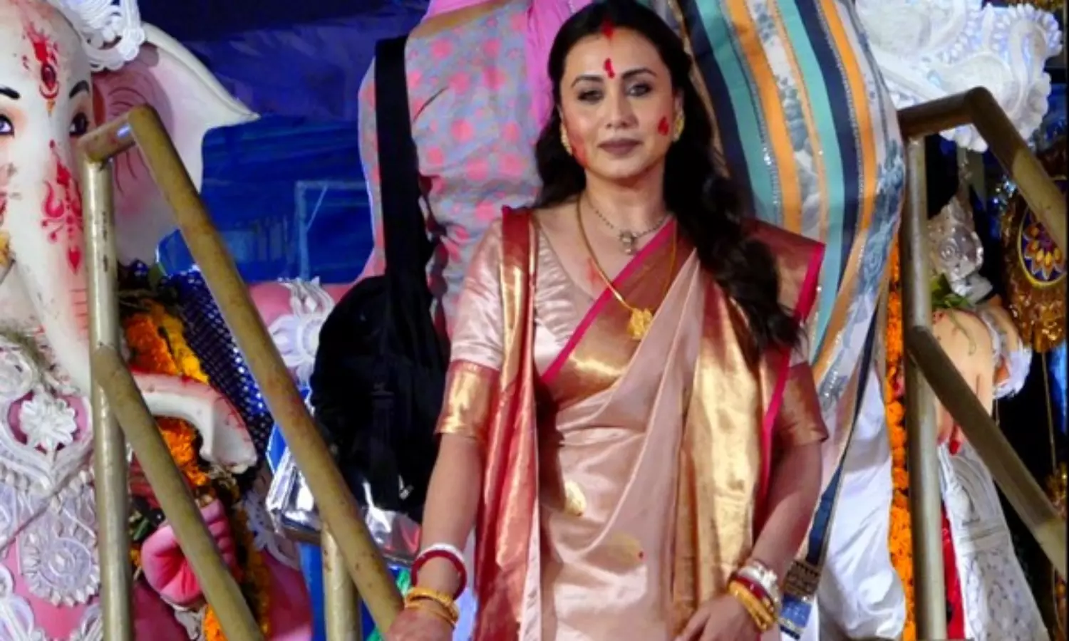 Rani Mukerji performs Sindoor Khela, dances at Durga Puja pandal