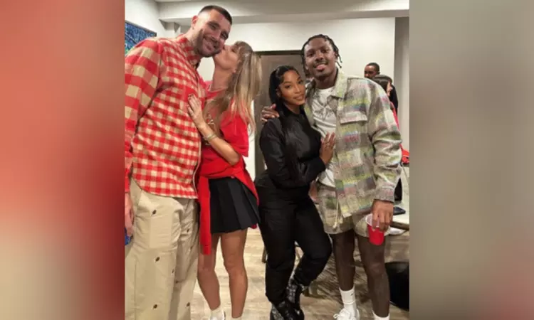 Taylor Swift kisses beau Travis Kelce on cheek as they hang out after game