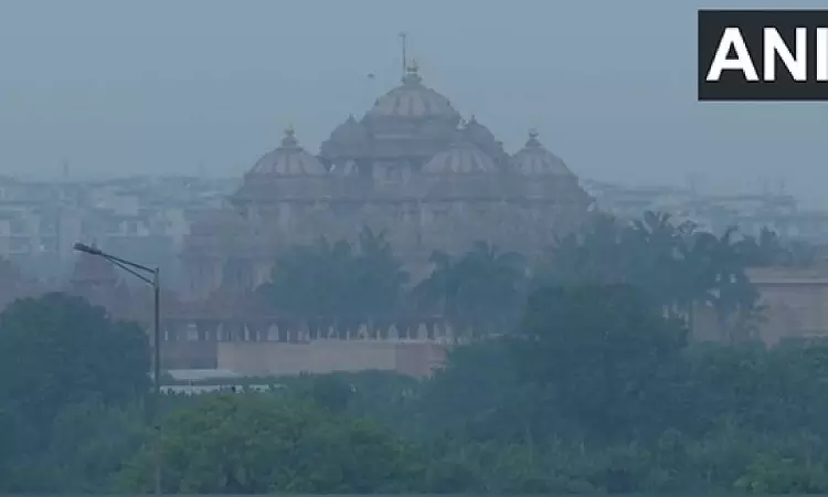 Delhis air quality improves to moderate category; AQI at 190 Delhis air quality improves to moderate category; AQI at 190