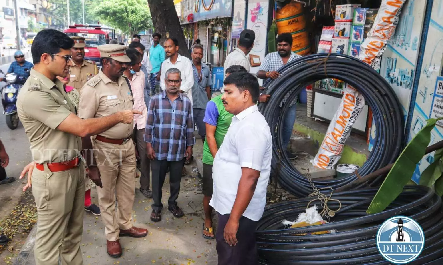 Chennai police, GCC evicts over 100 platform shops on Nelson Manickam Road