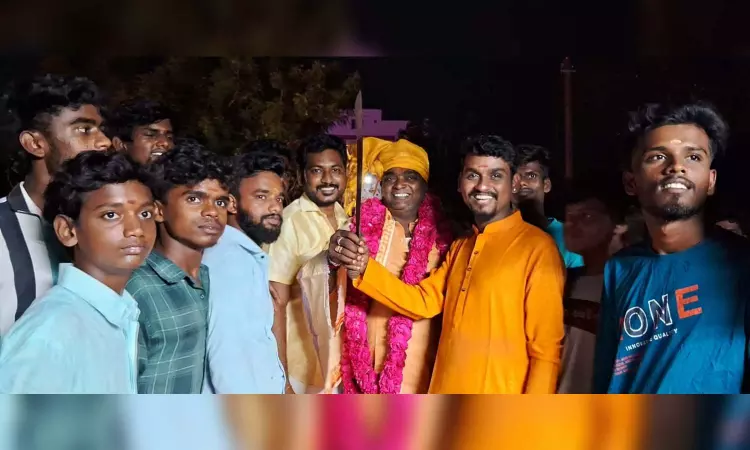 Hindu Peravai member held for cutting b’day cake with machete in Thanjavur Hindu Peravai member held for cutting b’day cake with machete in Thanjavur