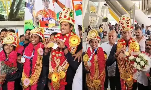 Para Asian games winners received warm welcome at Chennai airport