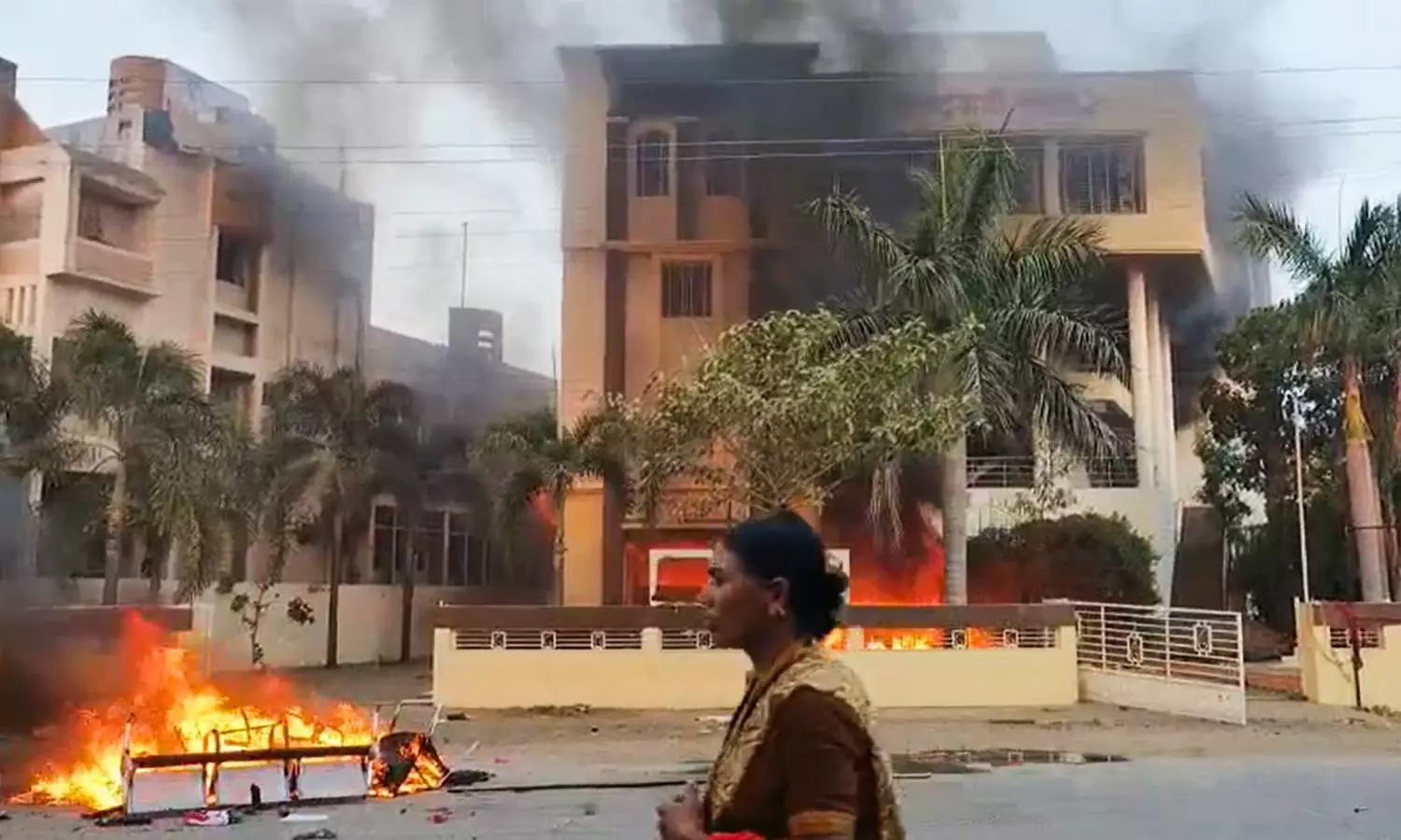 Maratha quota stir: MLAs face ire of protesters, 2 Sena MPs quit; govt to talk to activist