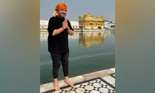 Varun Sharma seeks blessings at Golden Temple