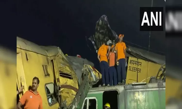 Naveen, Kejriwal express condolences over Andhra train collision