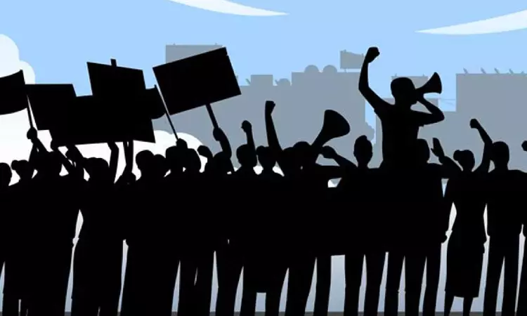 Kanchi residents block sewage truck demanding corpn to fix open sewer issue Kanchi residents block sewage truck demanding corpn to fix open sewer issue