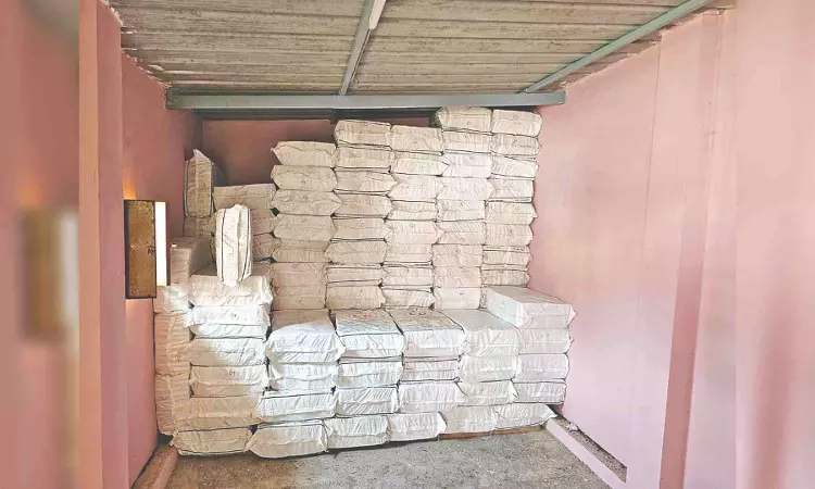 Kumbakonam police seize 557 kg hoarded crackers worth Rs 20L Kumbakonam police seize 557 kg hoarded crackers worth Rs 20L