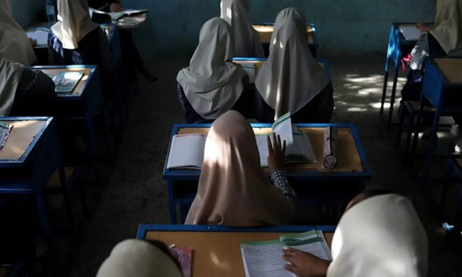 Pakistan shuts Afghan schools as deadline for deportation approaches Pakistan shuts Afghan schools as deadline for deportation approaches