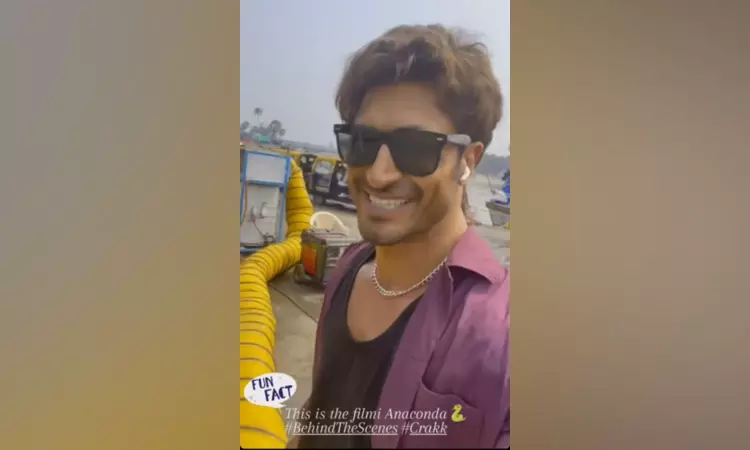 Vidyut introduces ‘filmy anaconda’ on sets of ‘Crakk-Jeetega toh Jiyega’