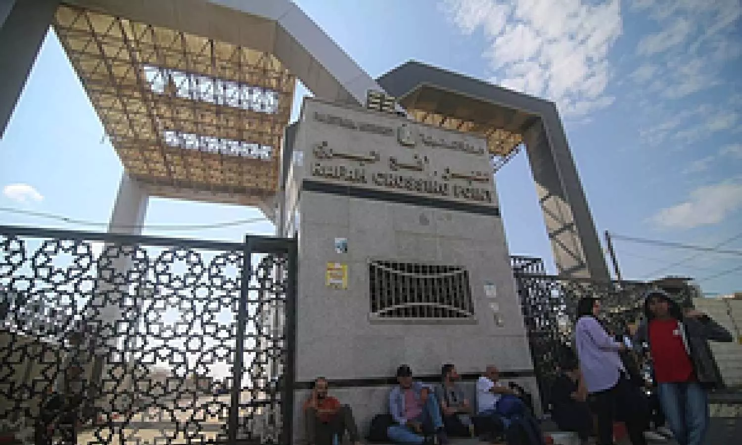 Foreign nationals, injured Palestinians arrive in Egypt as aid to Gaza across Rafah increases