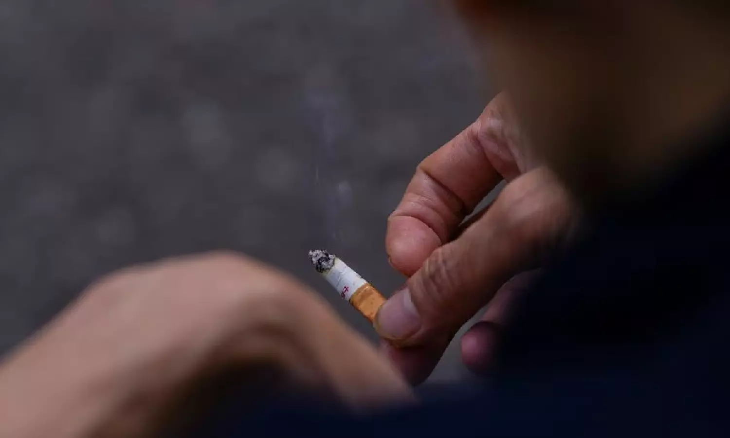More older former smokers need lung cancer screening, experts say