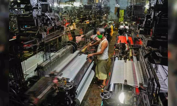 Manufacturing activity at 8-month low in Oct Manufacturing activity at 8-month low in Oct