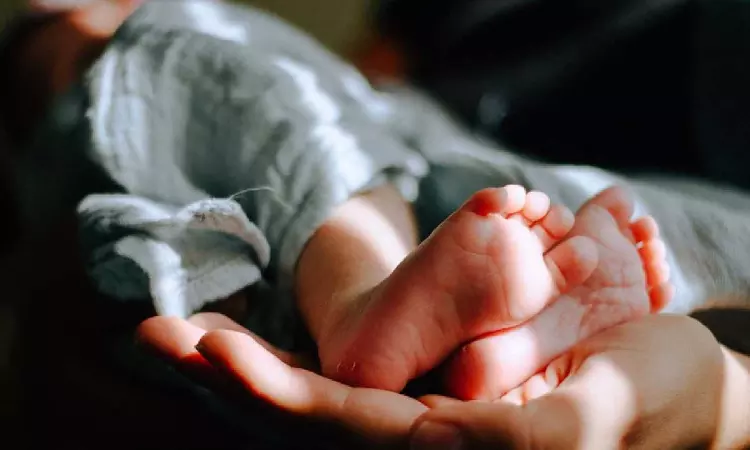 Dindigul woman gives birth to girl child on running train near Katpadi