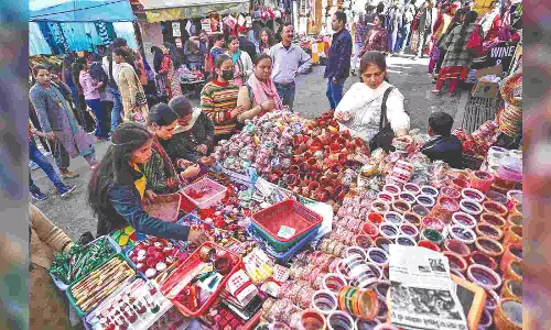 Over 80 pc retailers do not see e-commerce as threat: Report