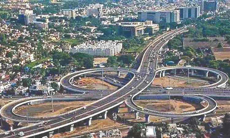Chennai: Delivery executive attempts suicide from Kathipara flyover