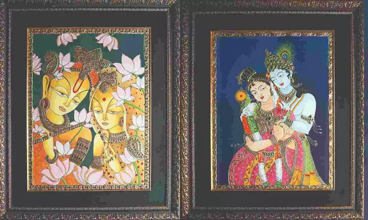 Artist creatively blends colours of various states using her paintbrush