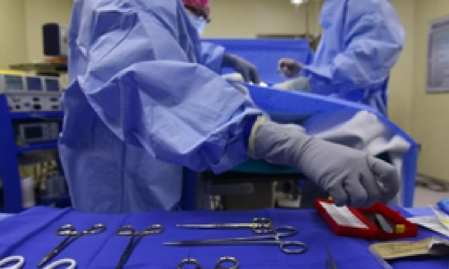 UK surgeons perform combined C-sec, ovarian cancer surgery on 4 women