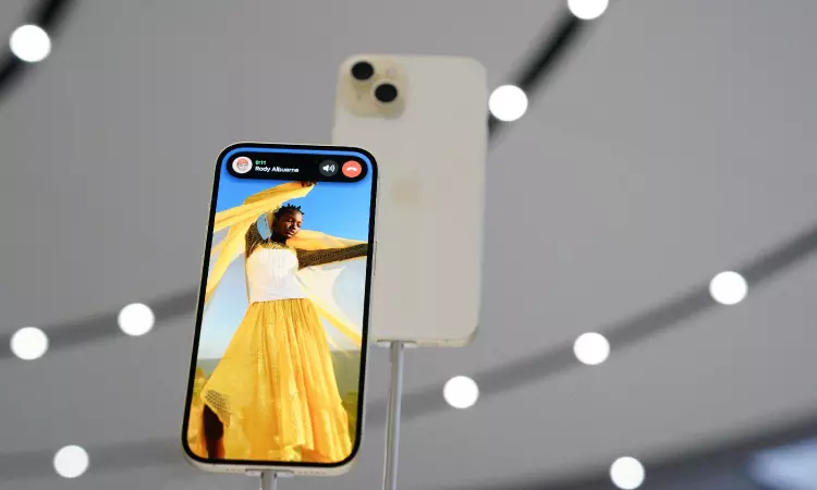 US smartphone shipments decline 19% in Q3 as users delay upgrade US smartphone shipments decline 19% in Q3 as users delay upgrade