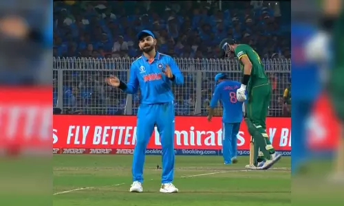 Virat dances on wife Anushkas Ainvayi Ainvayi song during IND vs SA WC match