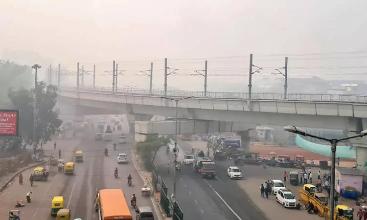 AQI plunges to ‘severe plus’ as thick toxic haze engulfs Delhi AQI plunges to ‘severe plus’ as thick toxic haze engulfs Delhi