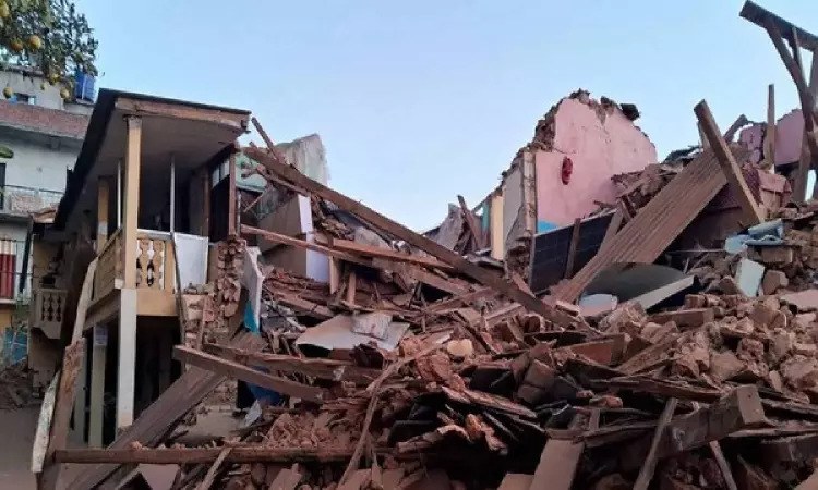 Nepal earthquake victims struggle to stay warm as mercury drops Nepal earthquake victims struggle to stay warm as mercury drops