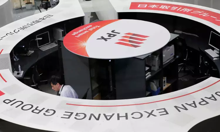 Asia stocks snap winning streak, await RBA