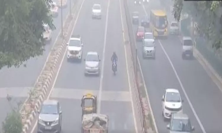 Air emergency: Delhi chokes on smog as AQI remains in severe zone Air emergency: Delhi chokes on smog as AQI remains in severe zone