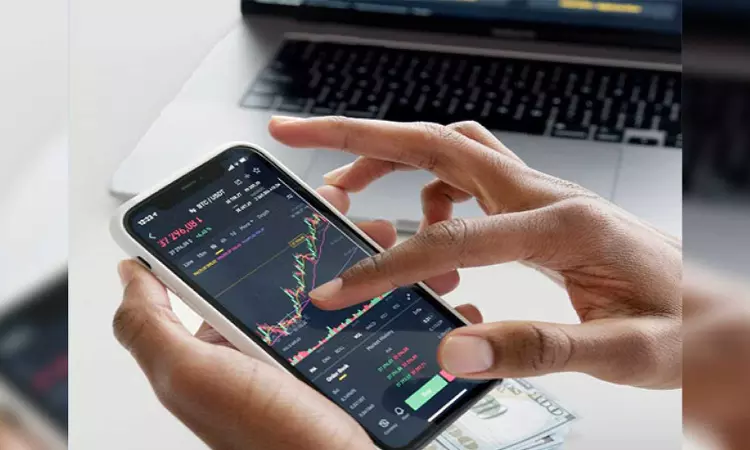 Stock market exhibits resilience amidst early dips and gains