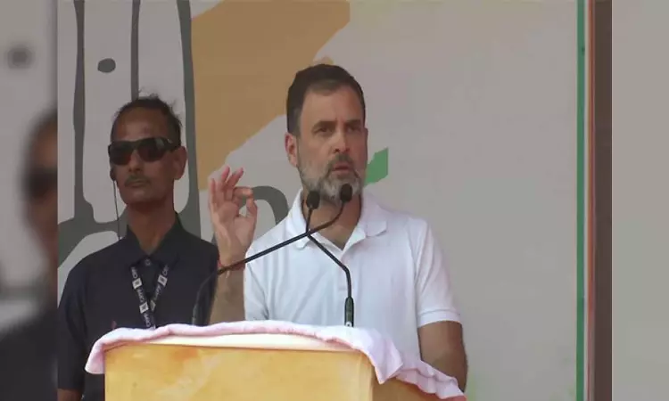 He wears suits worth lakhs...I wear only white t-shirt: Rahul Gandhi He wears suits worth lakhs...I wear only white t-shirt: Rahul Gandhi