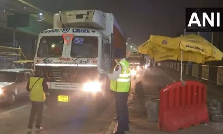 Delhi police inspect trucks at Ghazipur, Tikri borders amid anti-pollution restrictions