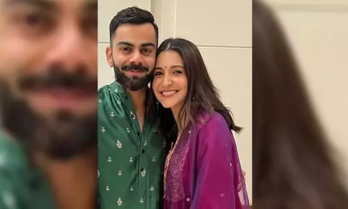 Anushka glows in pink as she poses with hubby Kohli at Team Indias Diwali bash