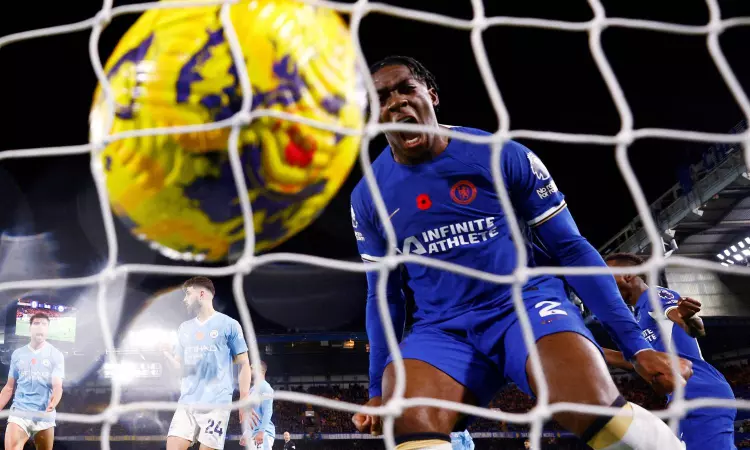 Man City held by Chelsea in eight-goal thriller, Liverpool go second