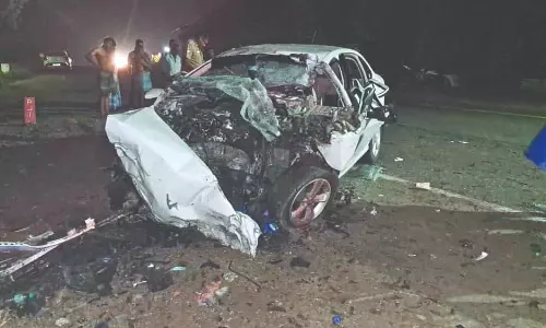 4 friends die on Deepavali as car rams tree in Erode