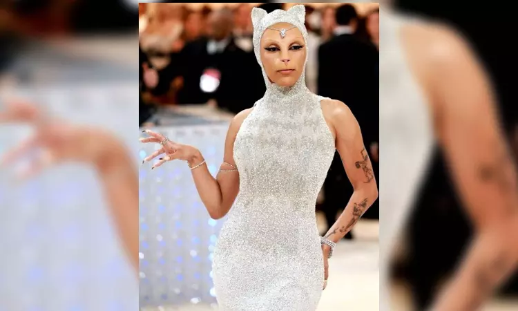 Doja Cat makes fun of clone speculation