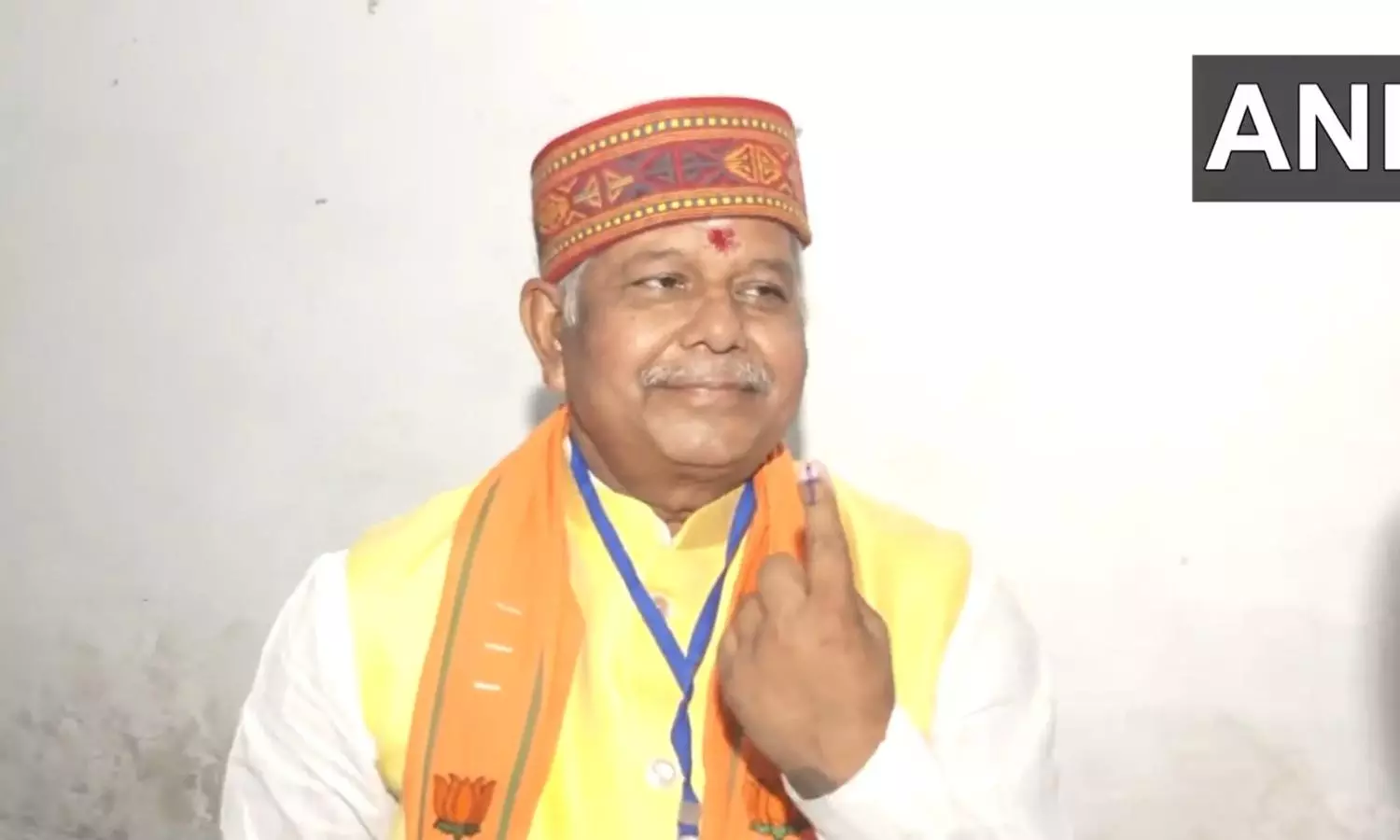 BJP leader Dharamlal Kaushik casts his vote at... ... Assembly polls live: Polling ends in MP, 68.15% voter turnout in Chhattisgarh BJP leader Dharamlal Kaushik casts his vote at... ... Assembly polls live: Polling ends in MP, 68.15% voter turnout in Chhattisgarh