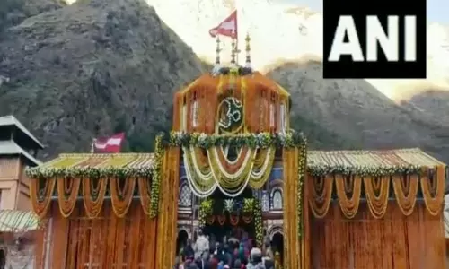 Badrinath Dham decked up with 15 quintals of marigold before portals close for winter today