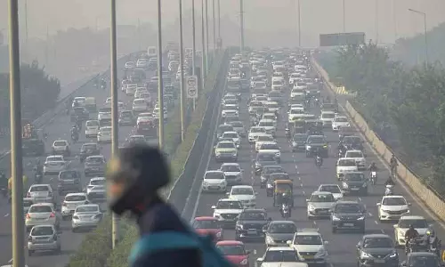 Delhi’s air quality continues to be in ‘very poor’ category