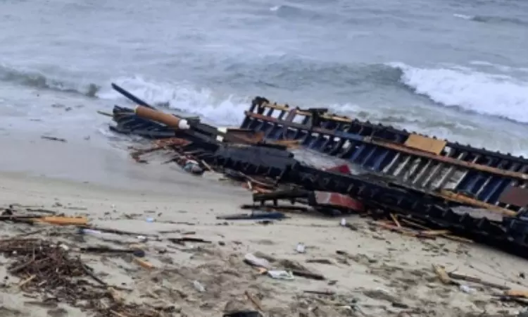 Toddler dead, 8 missing after migrant boat capsizes off Italian island