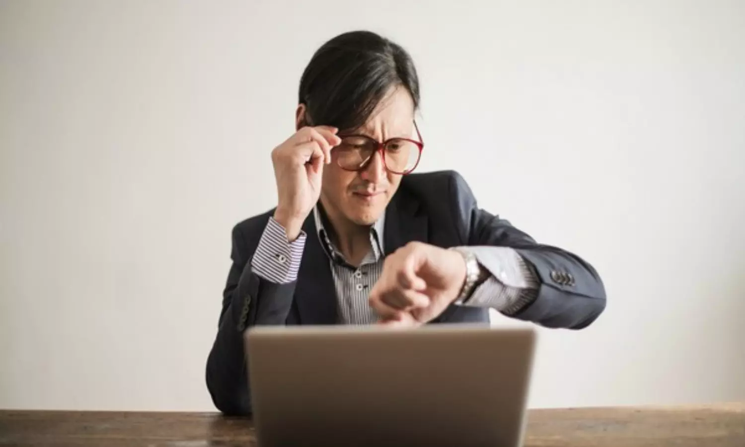 People suffering from work addiction feel ill even when they are working