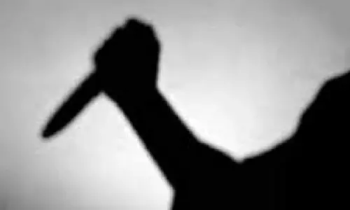 After a domestic scuffle with cousin brother, man stabs him to death in electric train near Chennai