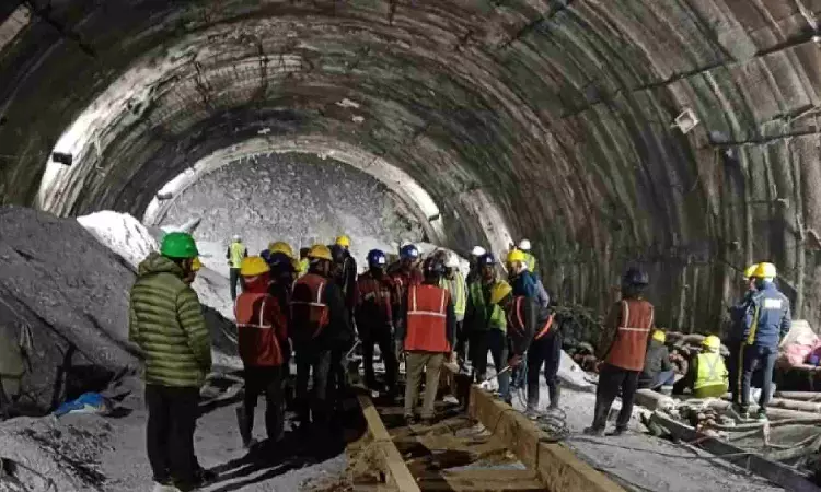 PM Modi speaks to CM Dhami as Uttarakhand tunnel rescue enters 14th day PM Modi speaks to CM Dhami as Uttarakhand tunnel rescue enters 14th day
